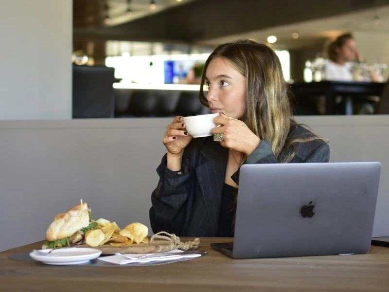 Coworking con vista al golf: trabajar distinto en Milveintiuno 